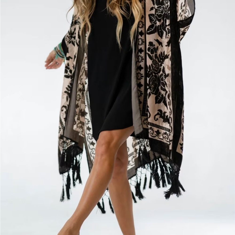 Three Bird Nest Black and Cream Kimono